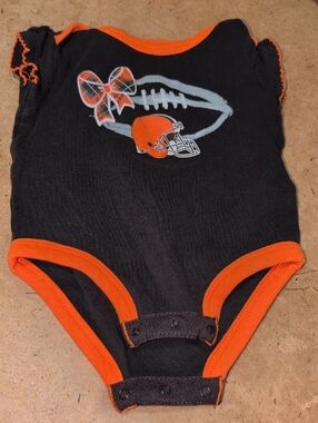 Baby NFL Cleveland Browns Ohio Football Onesie Size 3-6M